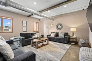 featured image of 301 E Walnut St