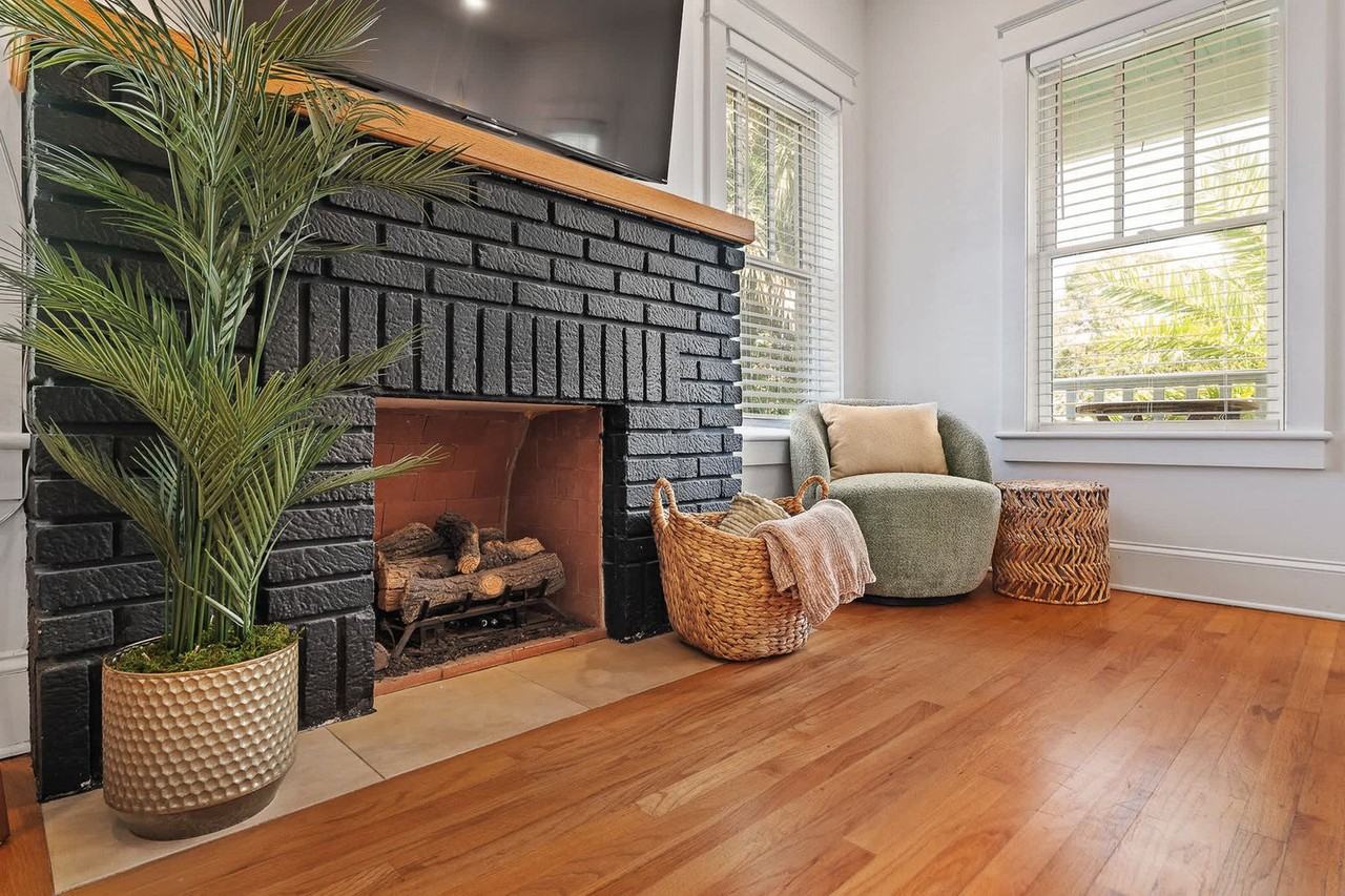 211 Arpieka Avenue #1285567P - Photo 4 of 47