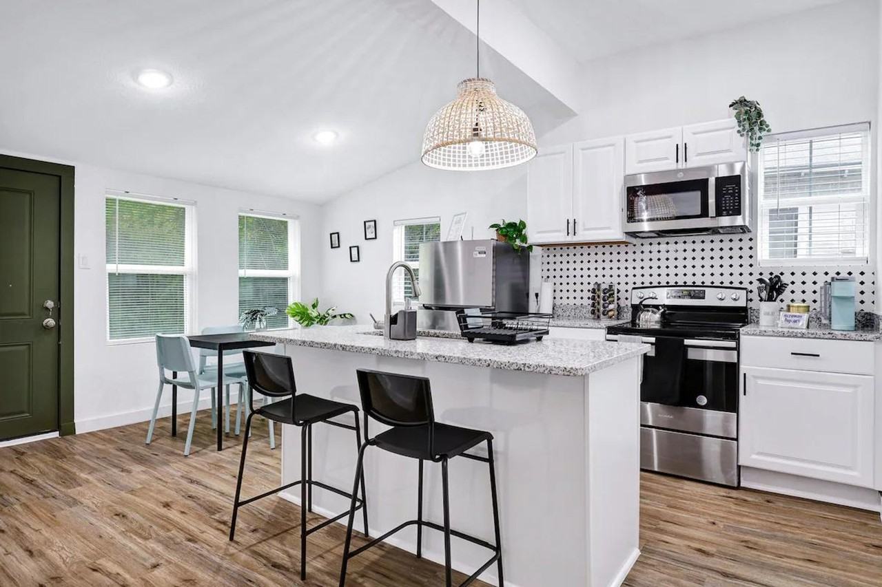 243 Porter St #1295604P - Photo 3 of 31