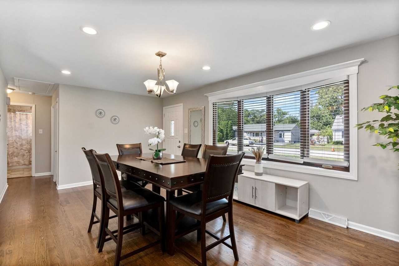 6815 West 87th Street #1298091P - Photo 4 of 23