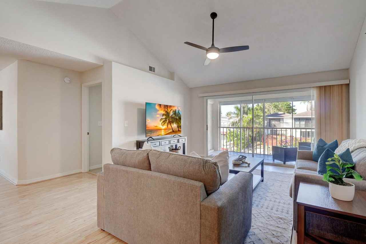 1501 Chesapeake Ave #1296208P - Photo 4 of 38