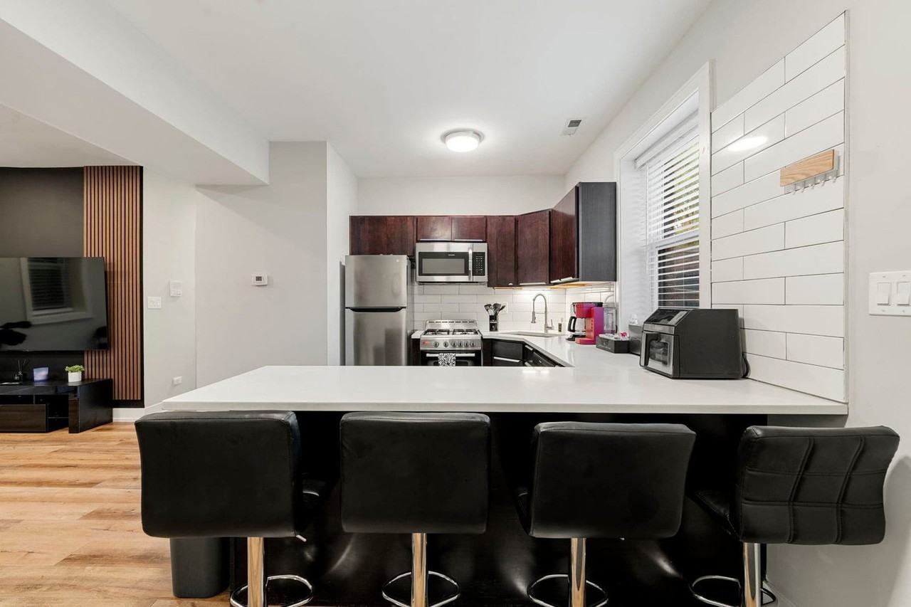 2207 W 18th St #1296498P - Photo 2 of 36