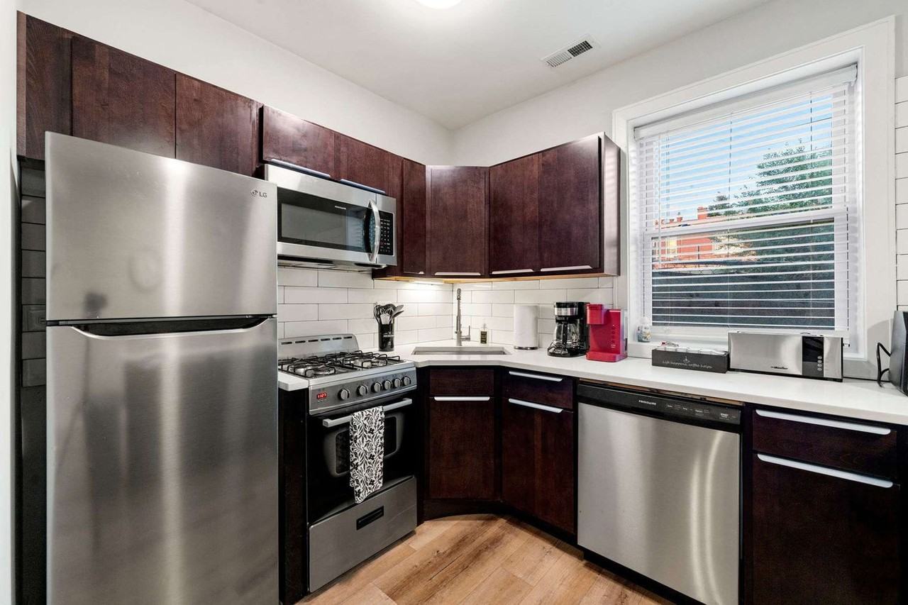 2207 W 18th St #1296498P - Photo 3 of 36