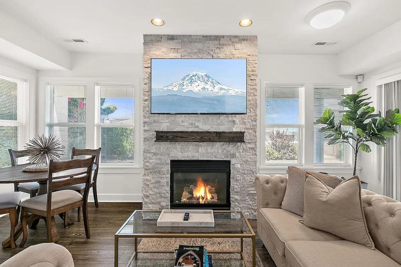 2615 N Starr St #1296631P - Photo 2 of 32