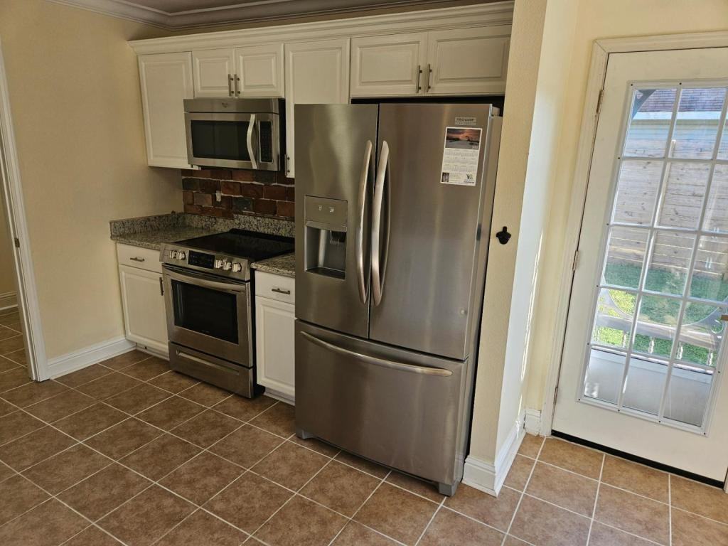 303 Twin Lakes Blvd - Photo 5 of 26