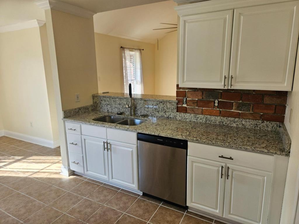 303 Twin Lakes Blvd - Photo 6 of 26