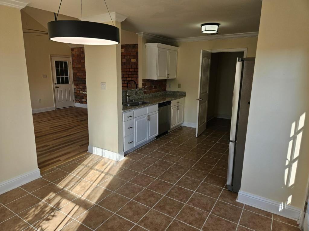 303 Twin Lakes Blvd - Photo 7 of 26