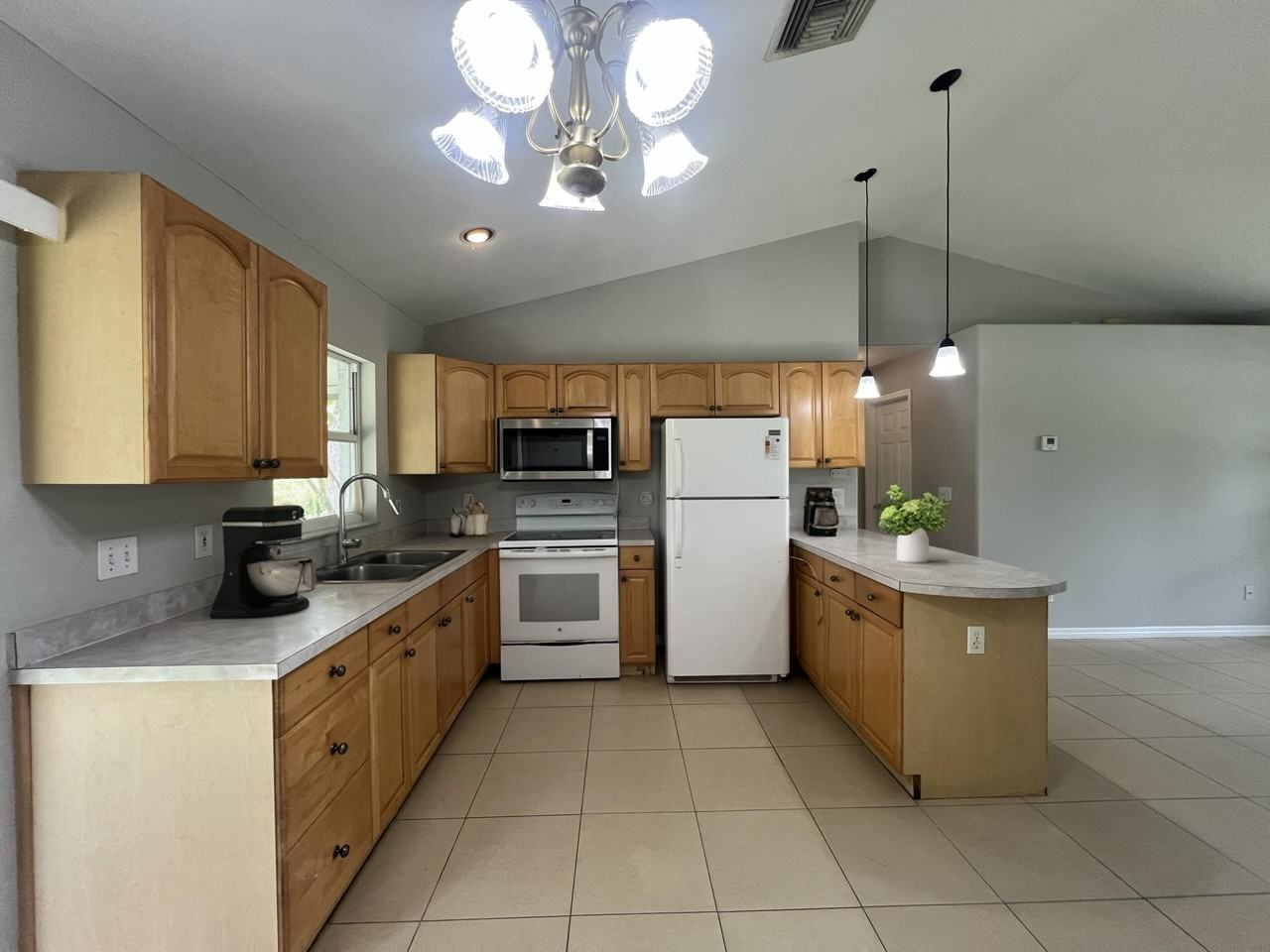 411 Willard Ave - Photo 3 of 42