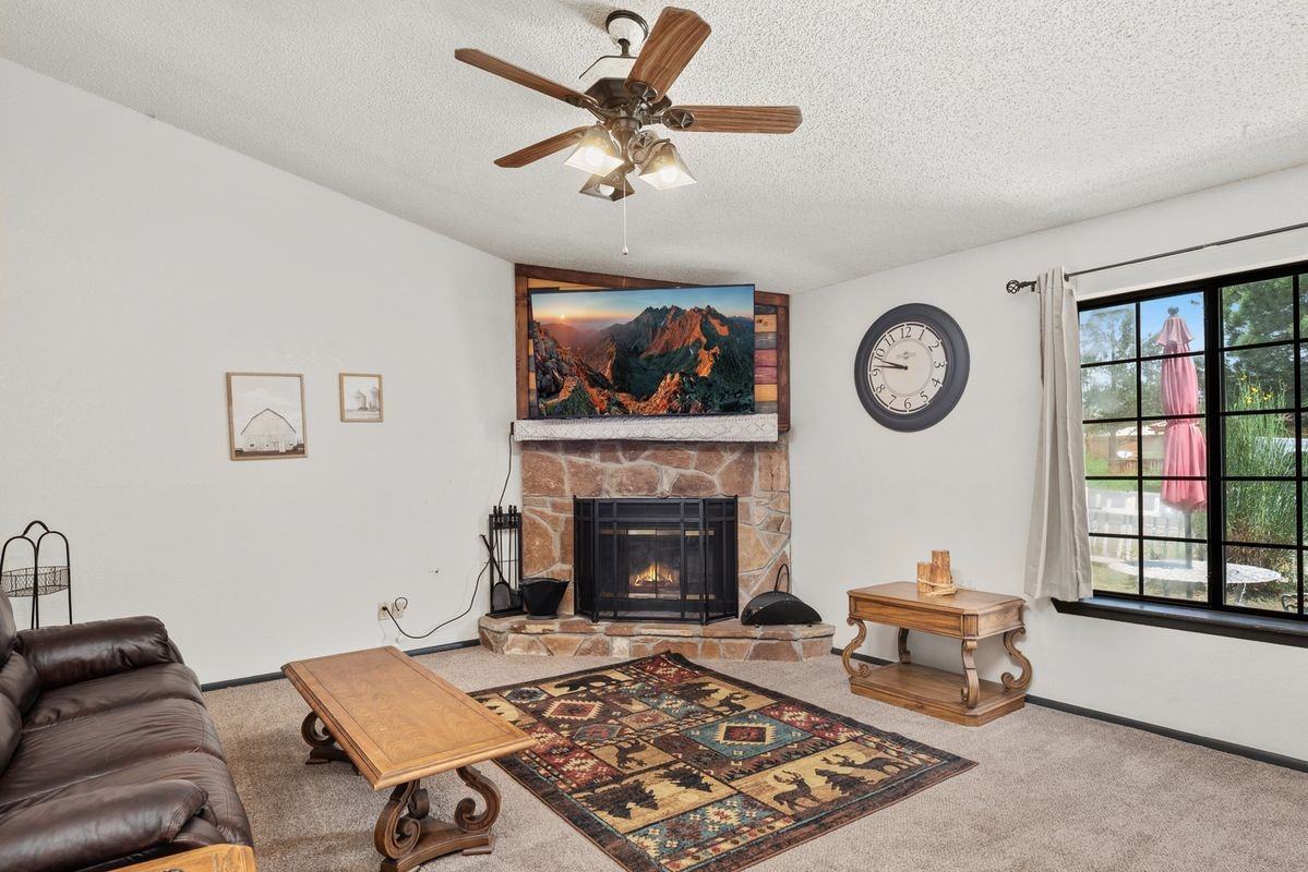 103 Niblic Ct - Photo 3 of 24