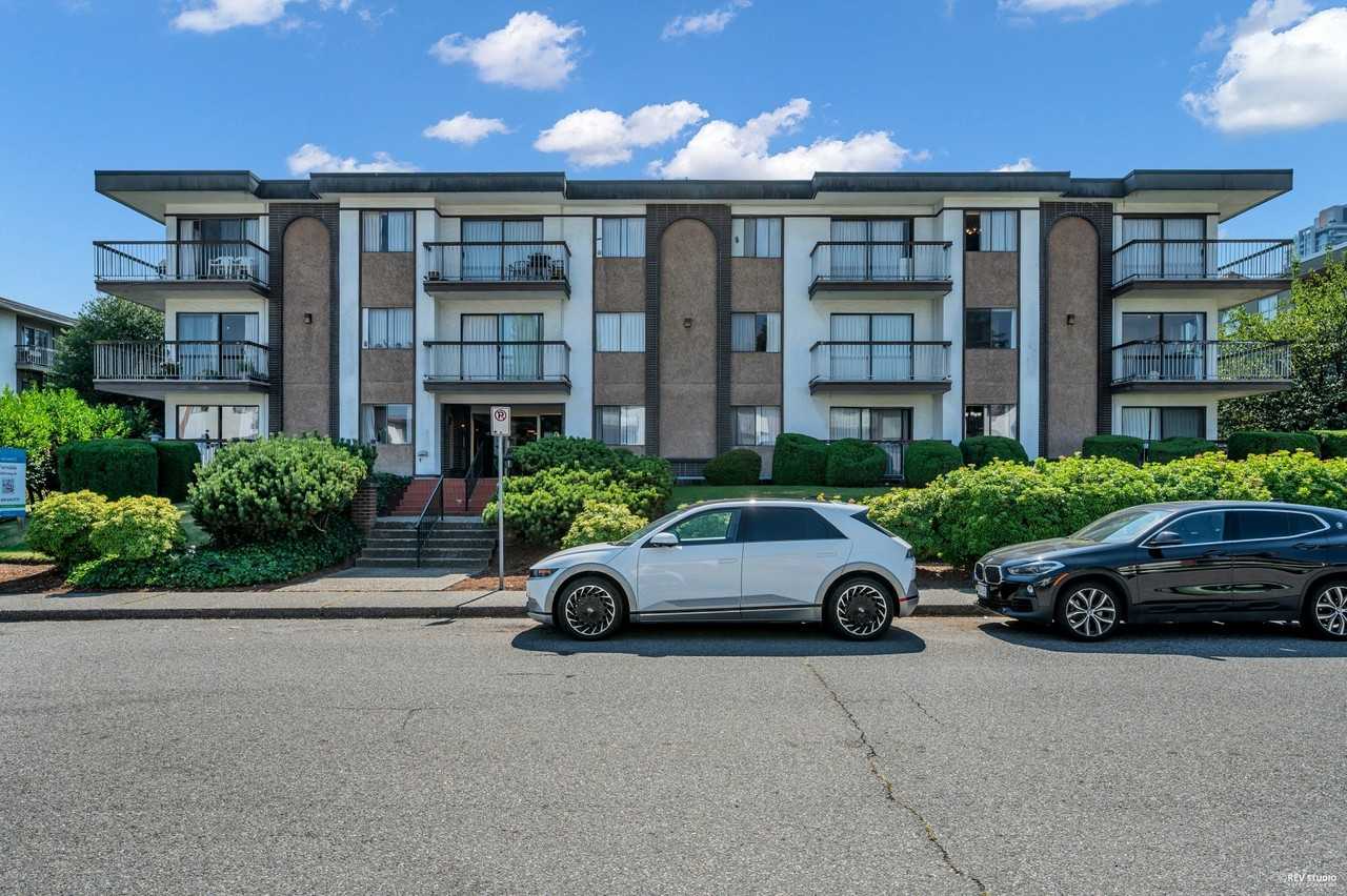 FERNDALE COURT - Photo 4 of 50