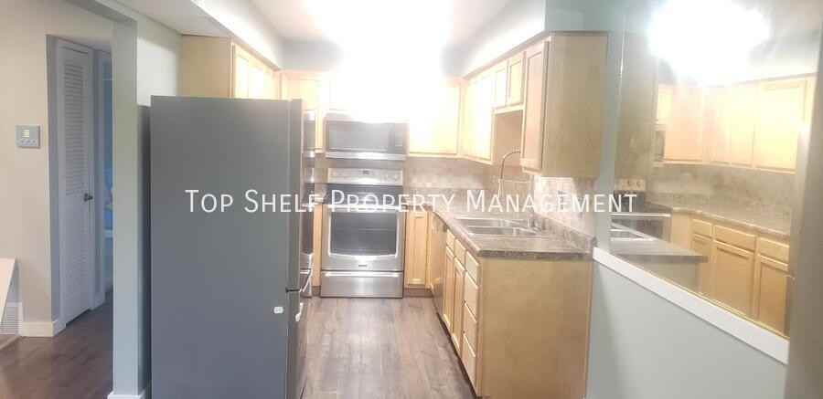 9513 University Avenue #8 - Photo 3 of 12