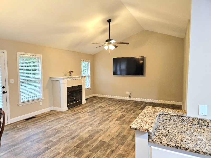 4937 Leigh Ln - Photo 3 of 19