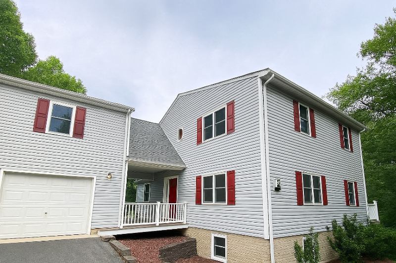 1045 Stonewood Dr - Photo 2 of 11