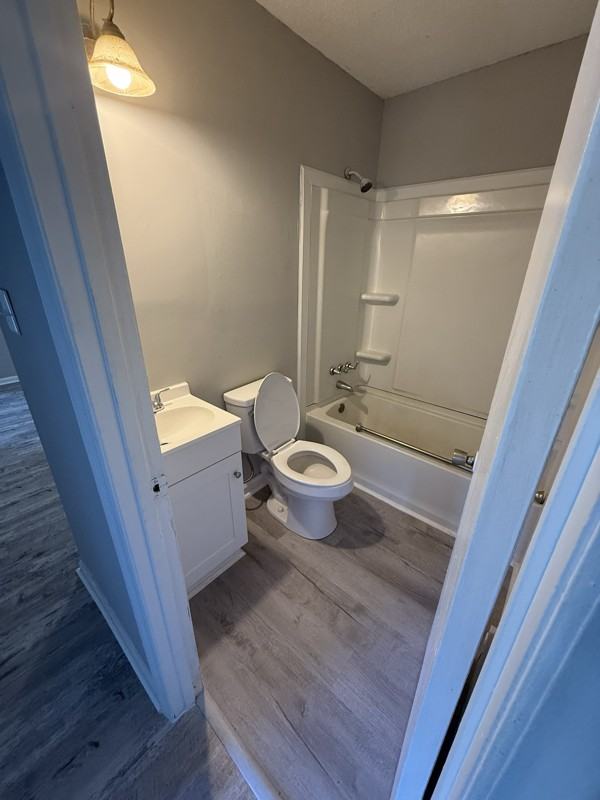 700 S English St - Photo 4 of 11