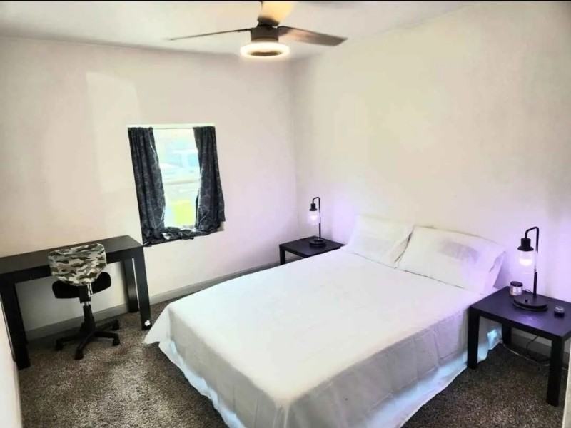 909 Greencove Dr - Photo 2 of 12