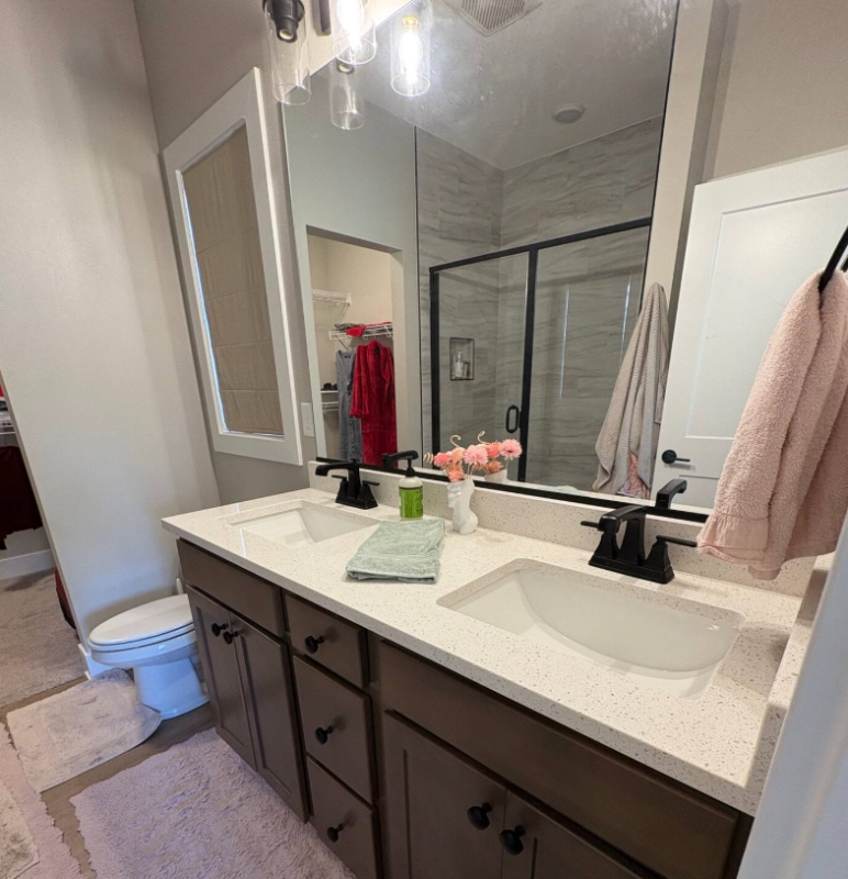 2109 Ne Ewing Cir - Photo 3 of 9