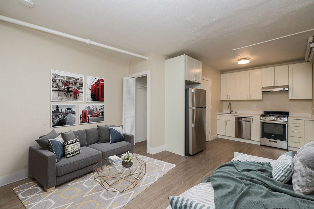 240 Grand - Photo 2 of 24