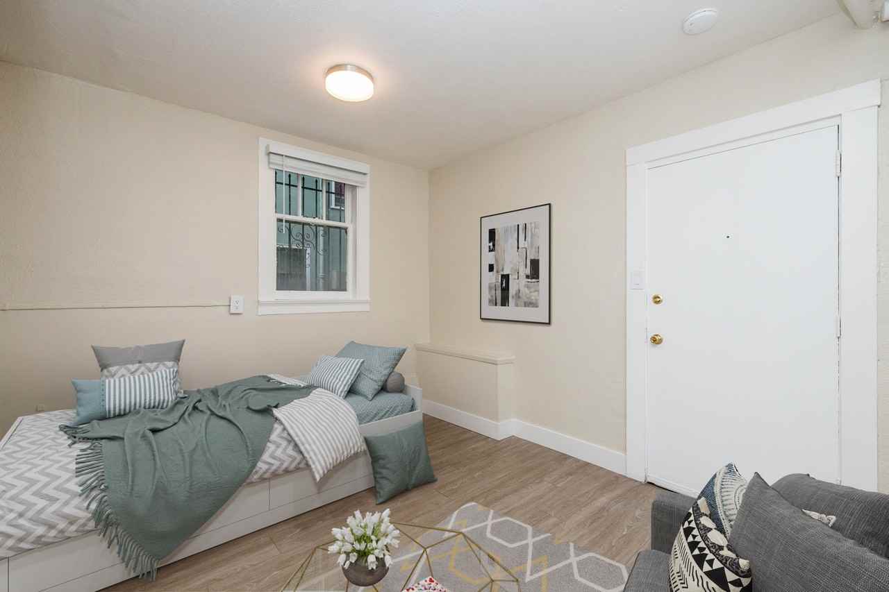 240 Grand - Photo 3 of 24