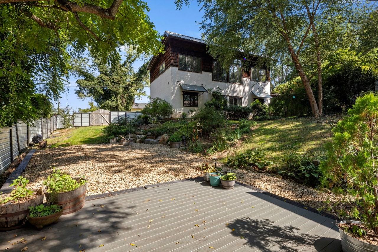 74 Boyd Ave - Photo 2 of 32