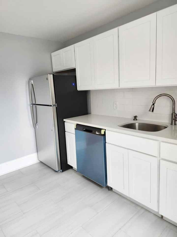 Station Square Apartments – Modern Living with Parking Included - Photo 2 of 3