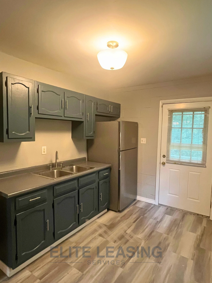 1420 Se Branner St - Photo 3 of 6