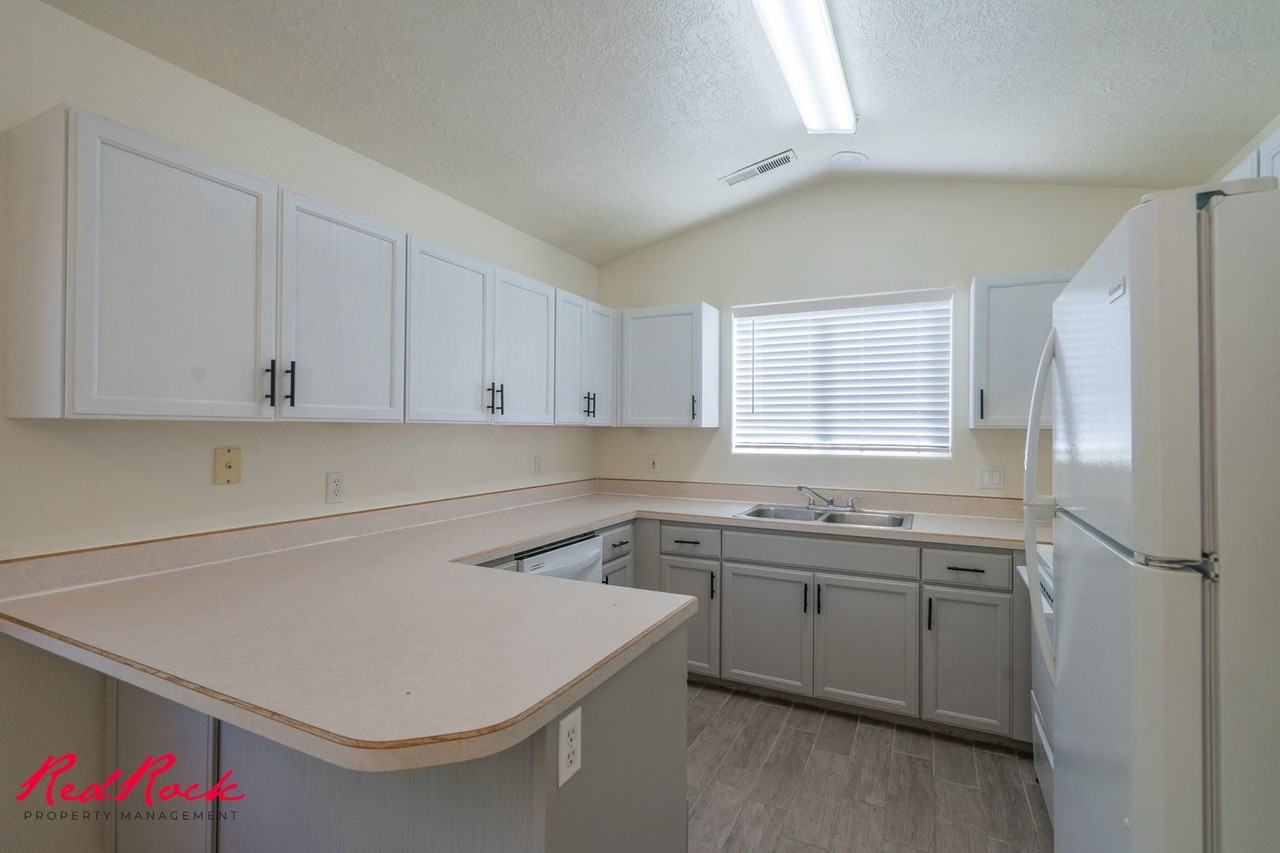 441 Sunland Dr #6 - Photo 6 of 50