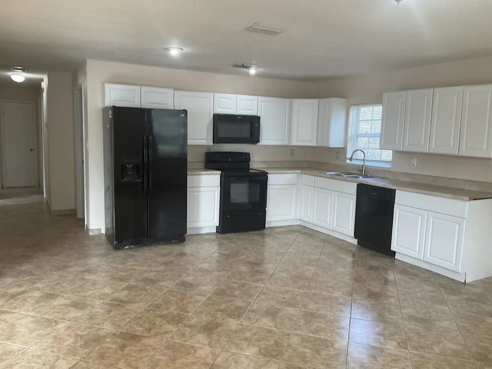 452 Clemson Dr #NA - Photo 3 of 8