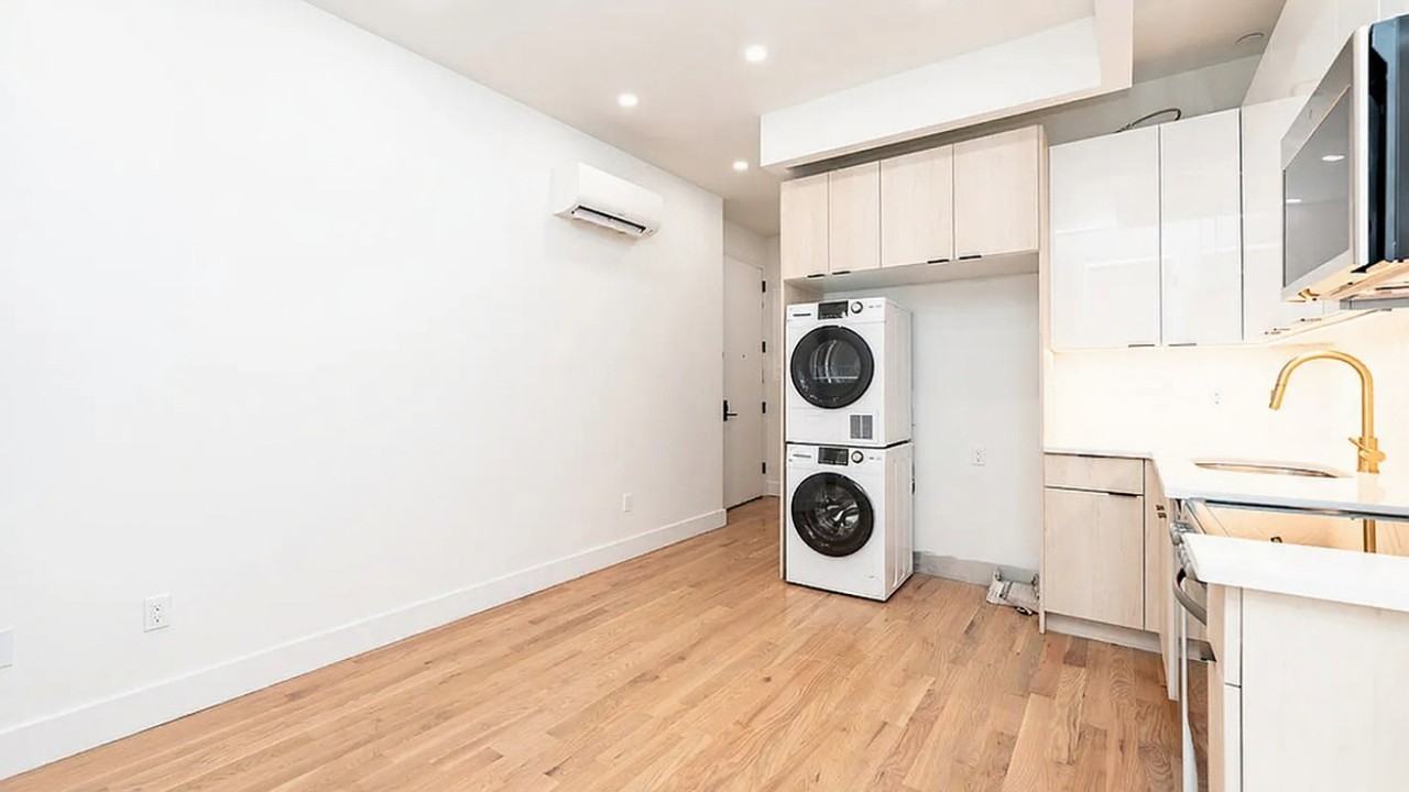 489 Grand St #2B - Photo 2 of 10