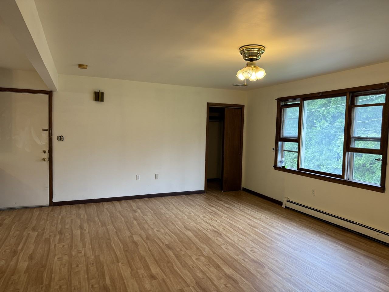 1147 Fairview Dr #2ndFL1 - Photo 2 of 8