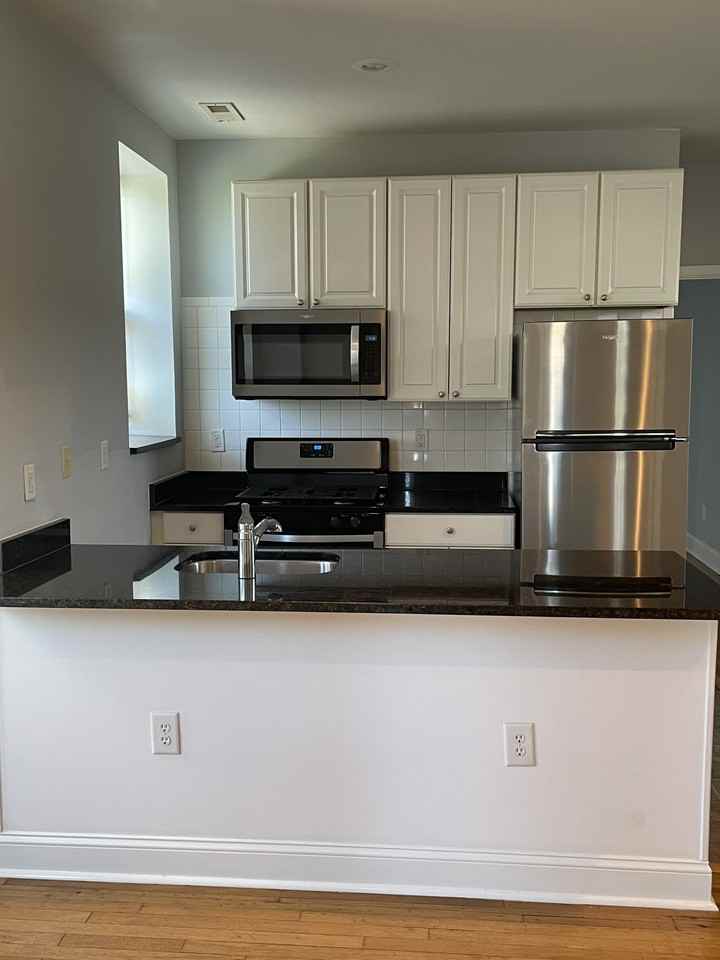 2445 Lakeview Ave #301