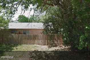 1909 Pecan St #D - Photo 1 of 1