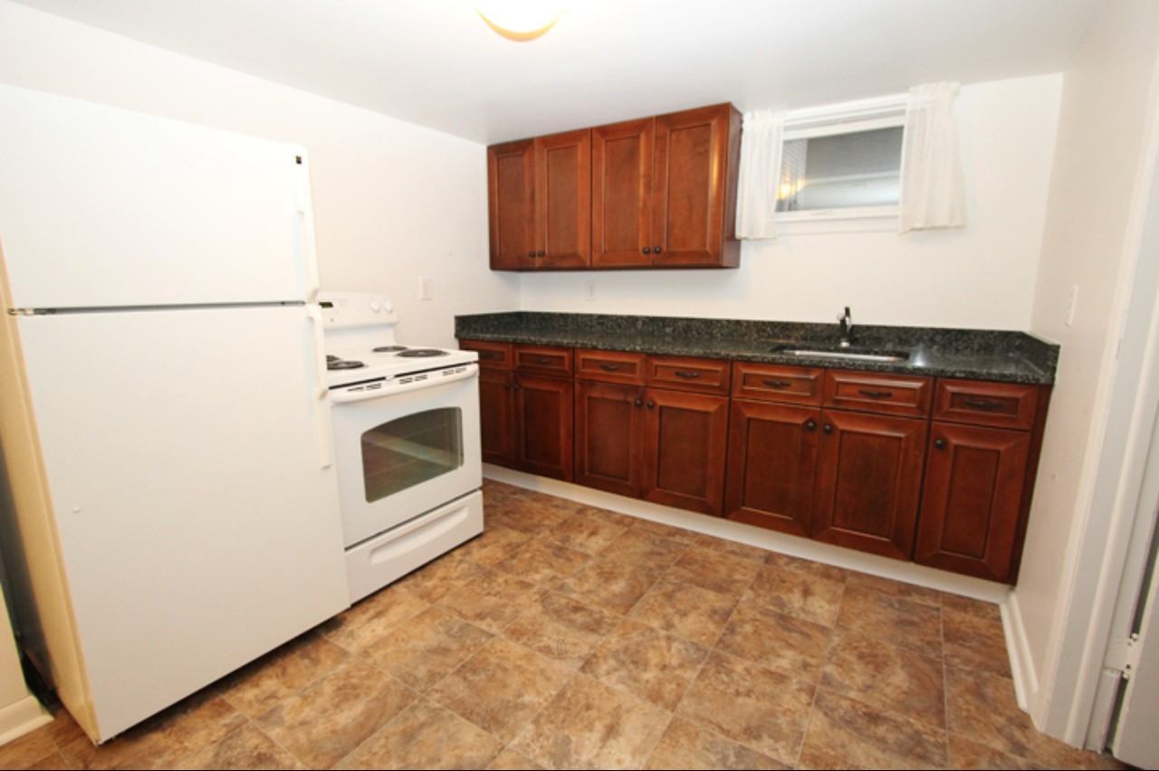 210 West Green Street #B - Photo 3 of 10