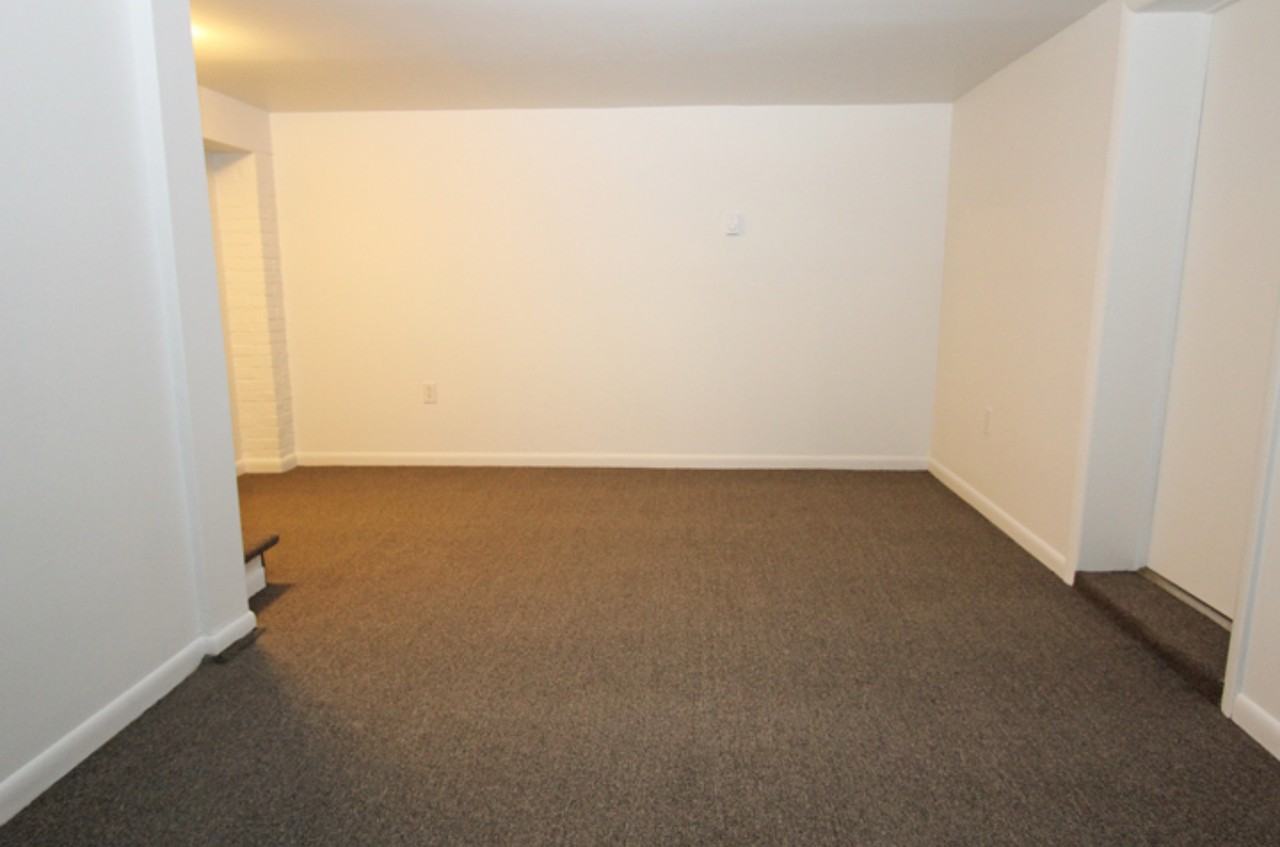 210 West Green Street #B - Photo 5 of 10