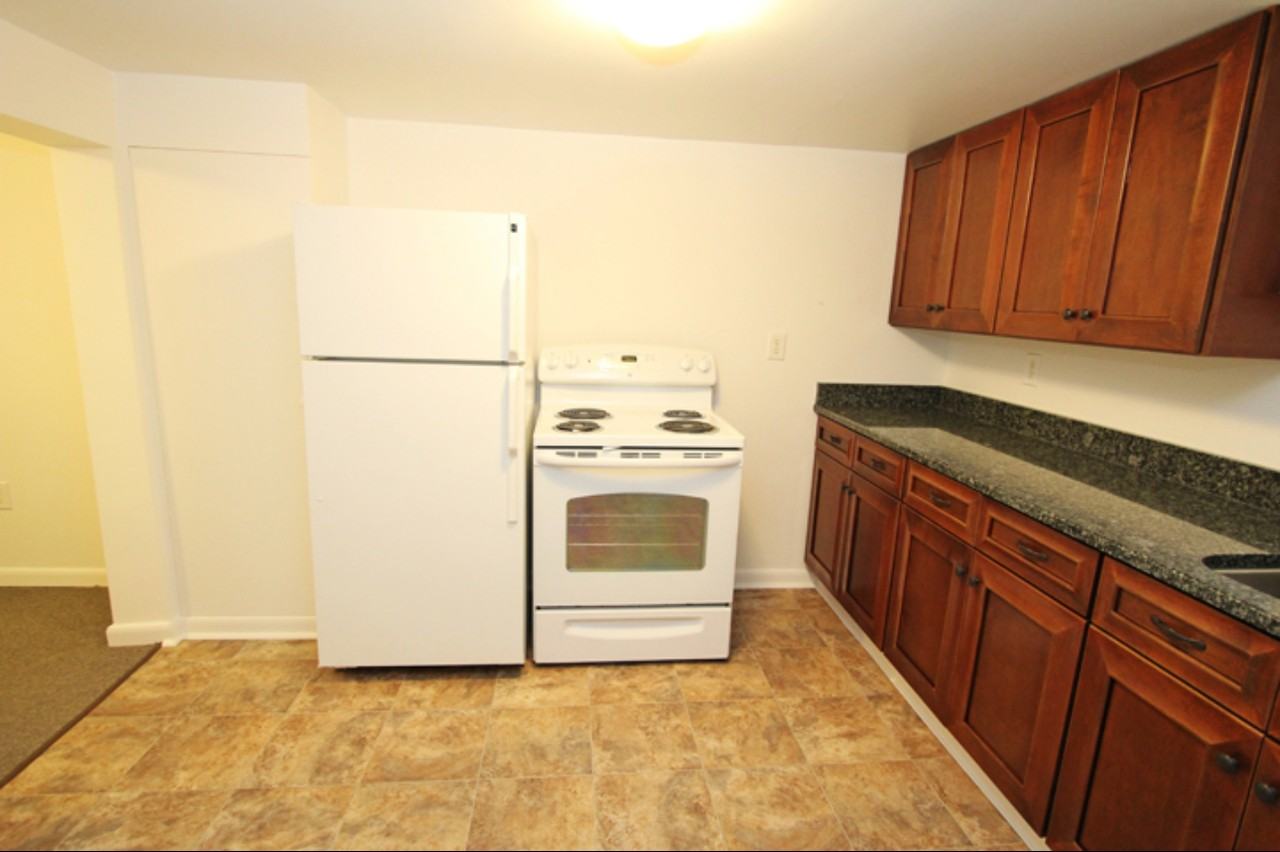 210 West Green Street #B - Photo 6 of 10