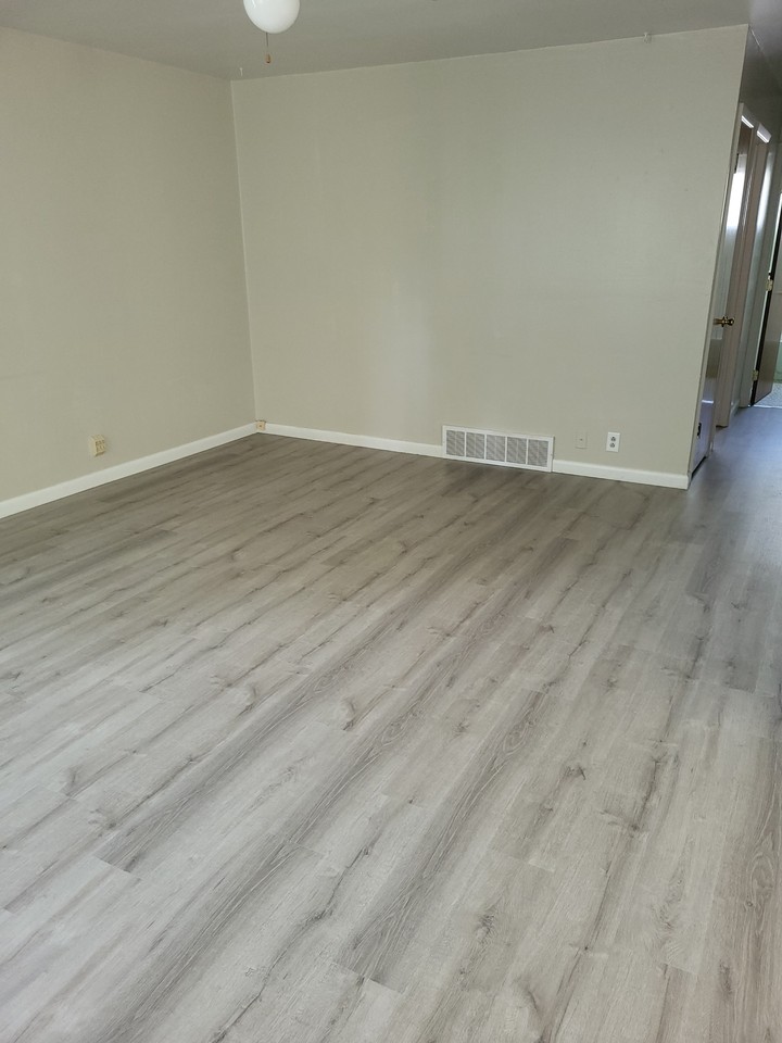 1424 Eaton St #1424 - Photo 3 of 8