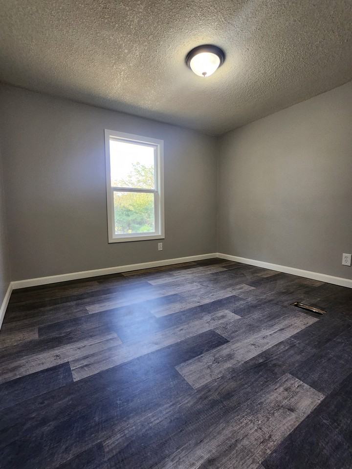 1662 Lafayette Dr #NA - Photo 2 of 8