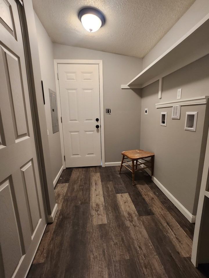 1662 Lafayette Dr #NA - Photo 3 of 8