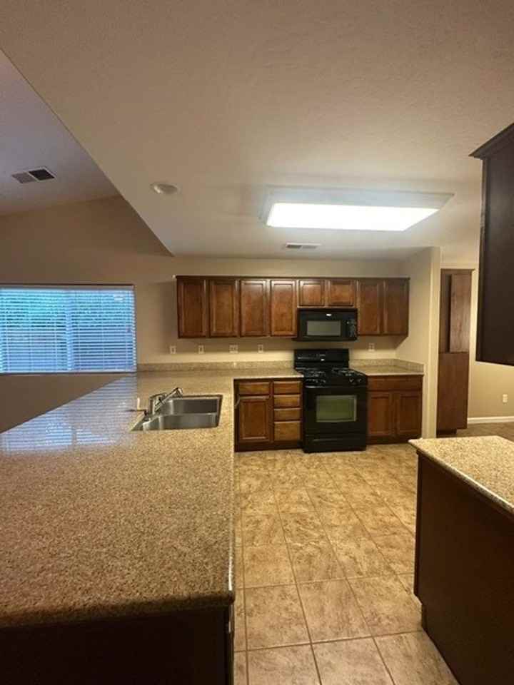 3338 N Linda Vista St - Photo 3 of 12