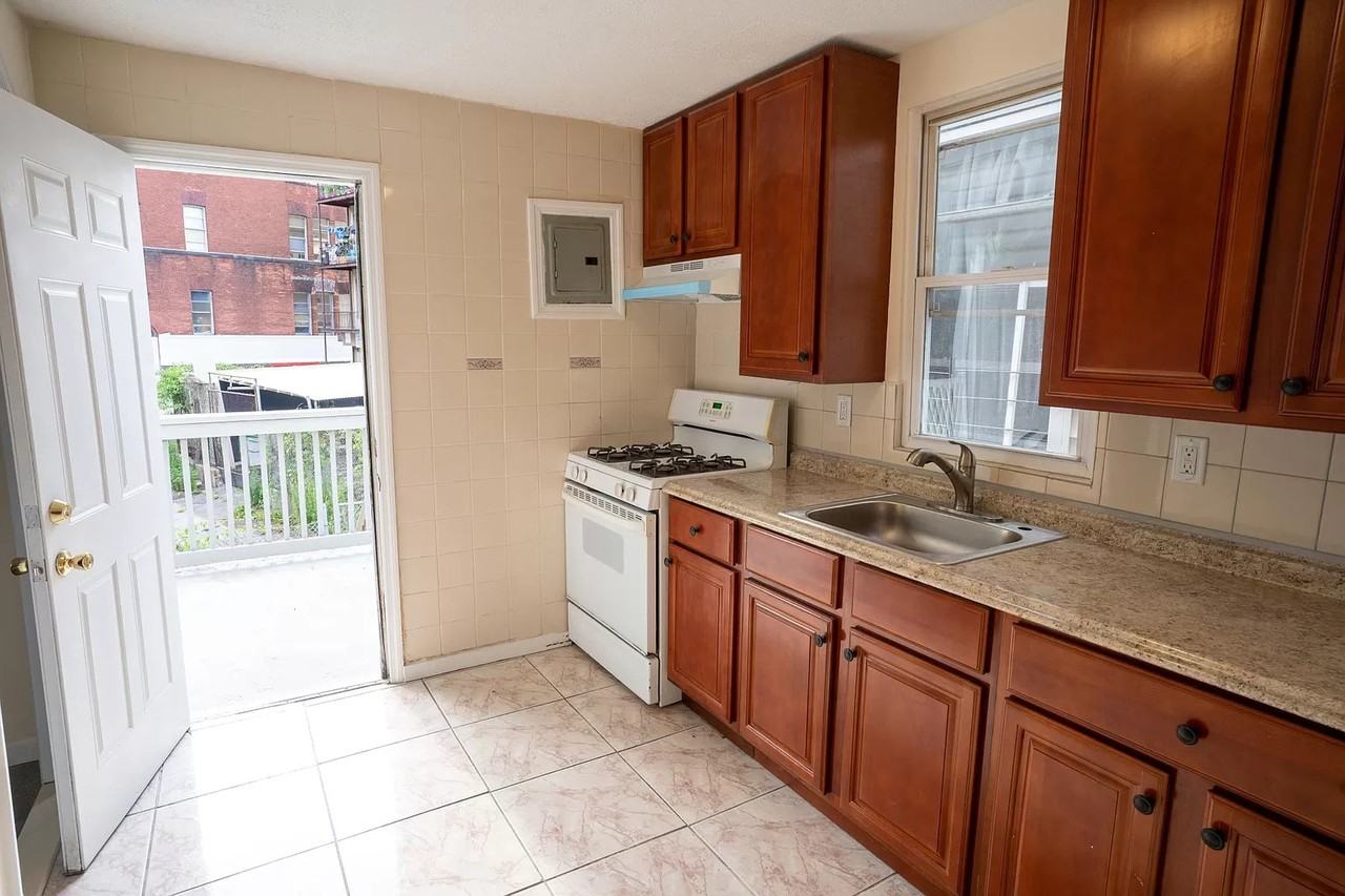 5 Stewart Pl #2 - Photo 3 of 16