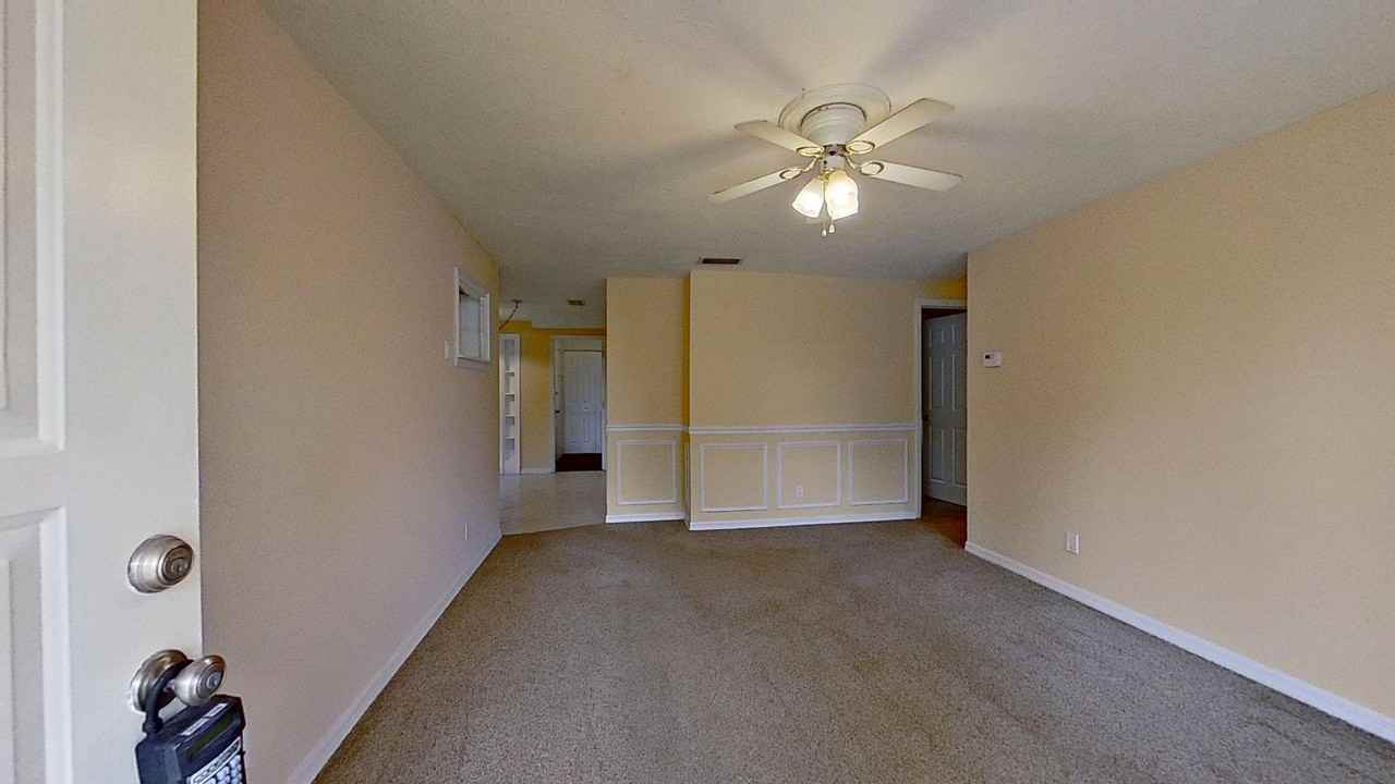 165 Parkwood Dr W - Photo 2 of 22
