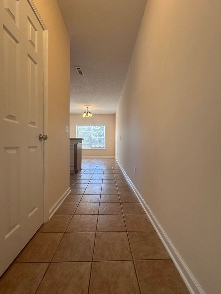 27 Courtyard Way - Photo 3 of 24
