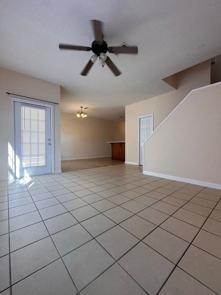 27 Courtyard Way - Photo 7 of 24