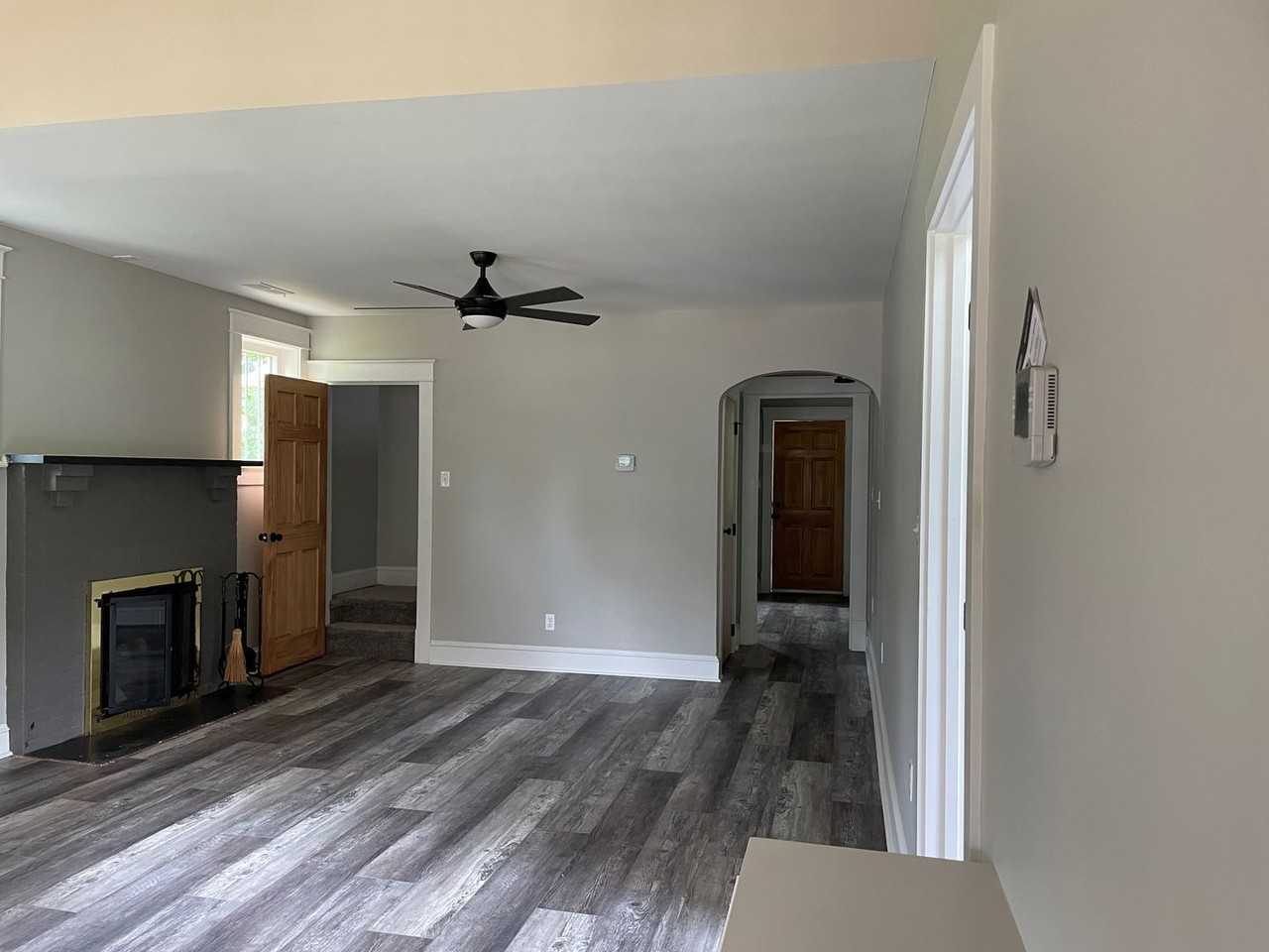 212 Timberlake Dr - Photo 3 of 18