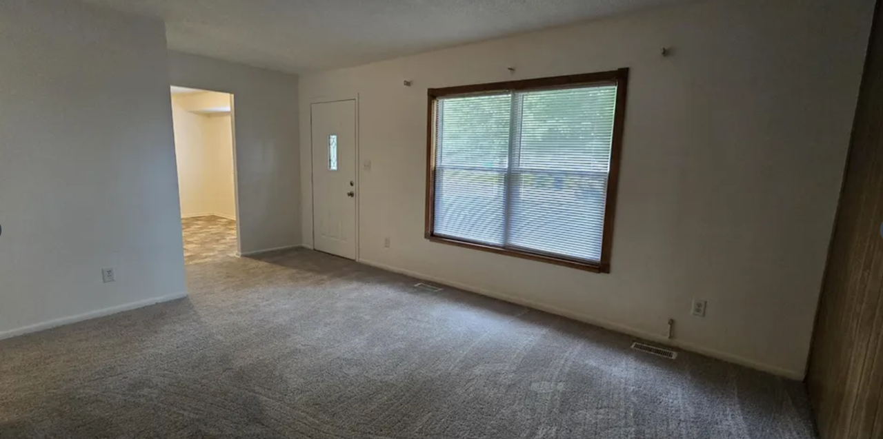 4166 N Camelot Dr - Photo 3 of 14