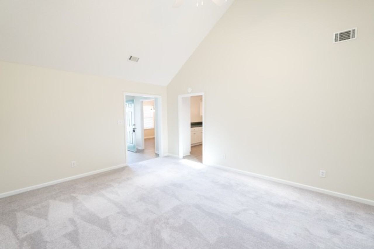 431 Connemara Trl - Photo 5 of 27