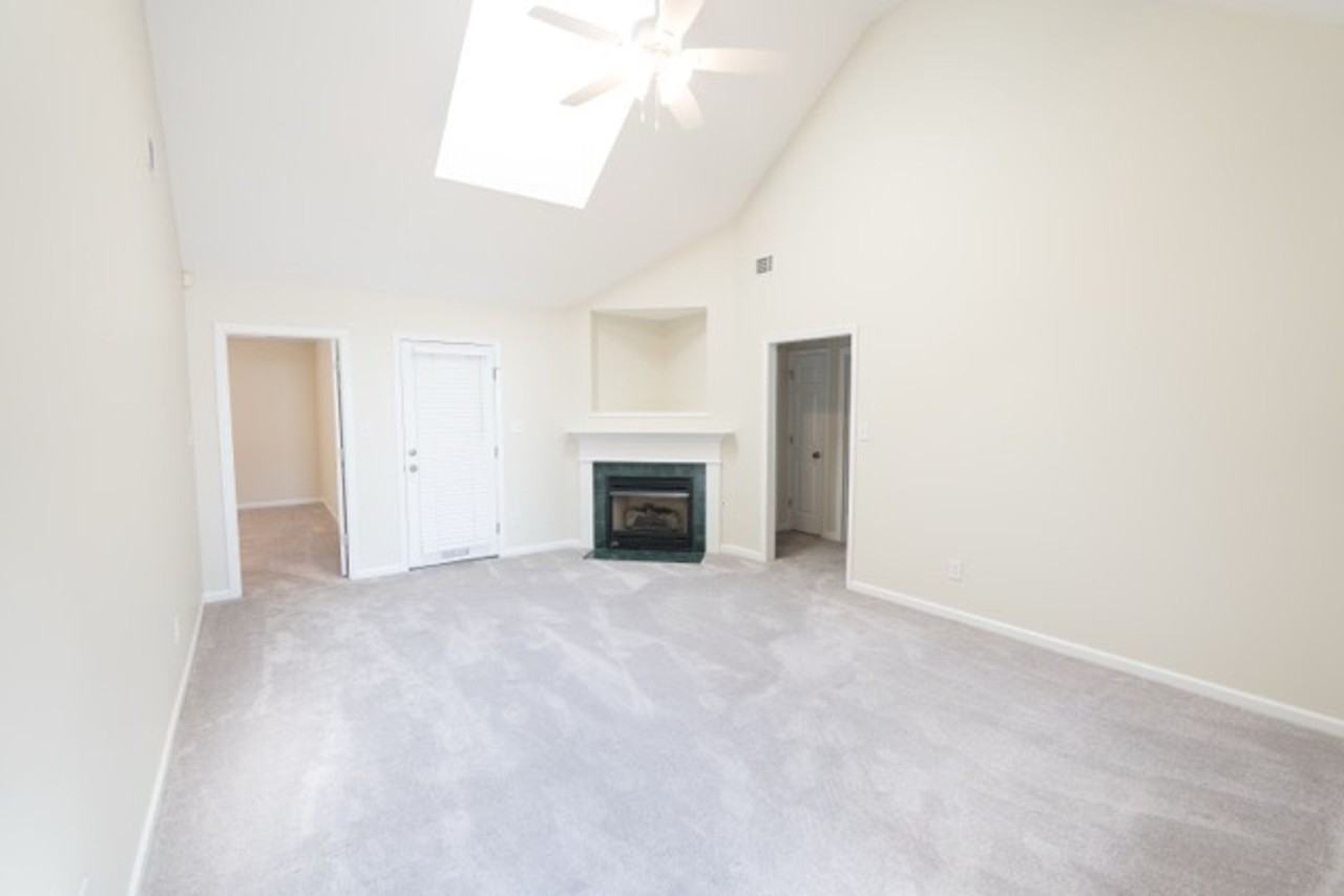 431 Connemara Trl - Photo 6 of 27