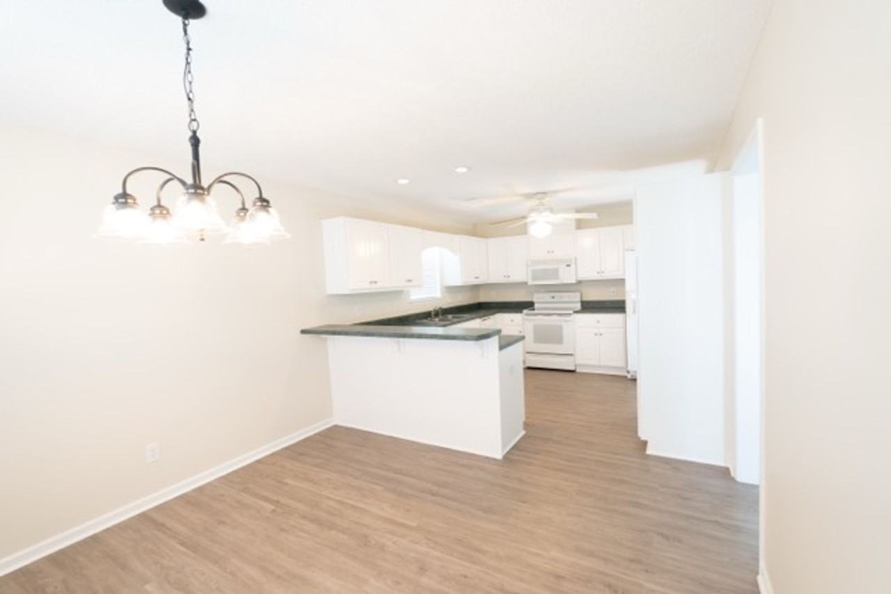 431 Connemara Trl - Photo 7 of 27