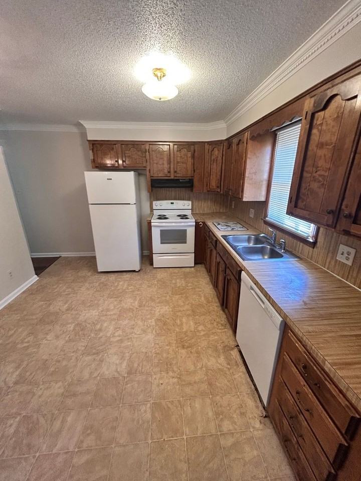 480 Willowspring Ln - Photo 2 of 11