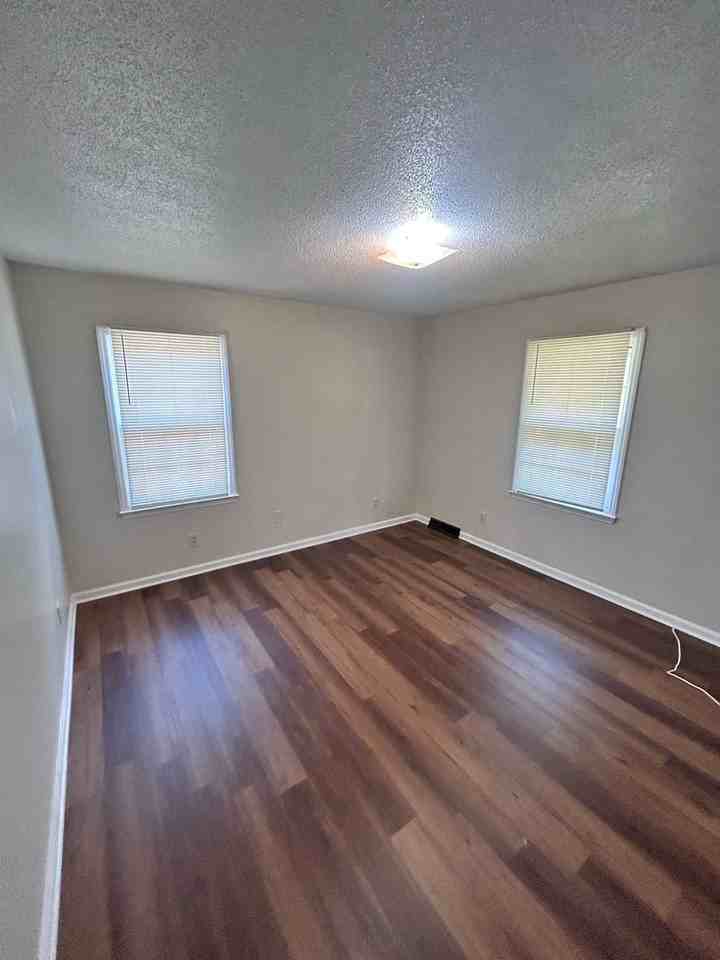 480 Willowspring Ln - Photo 5 of 11