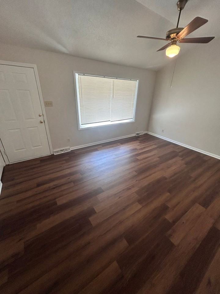 480 Willowspring Ln - Photo 6 of 11